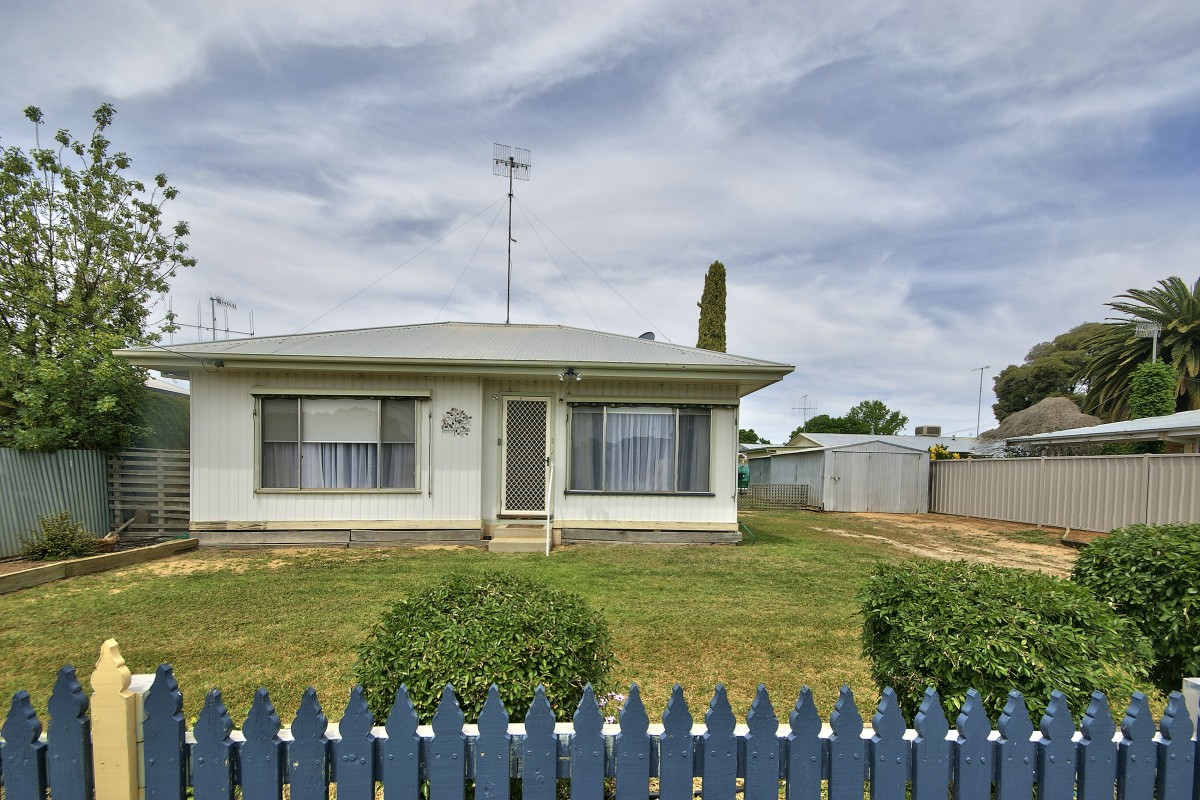 94 Butler St, Deniliquin - Thumbnail 2