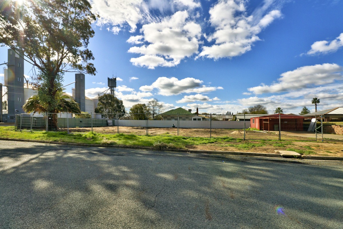 106 Napier Street, Deniliquin - Thumbnail 3