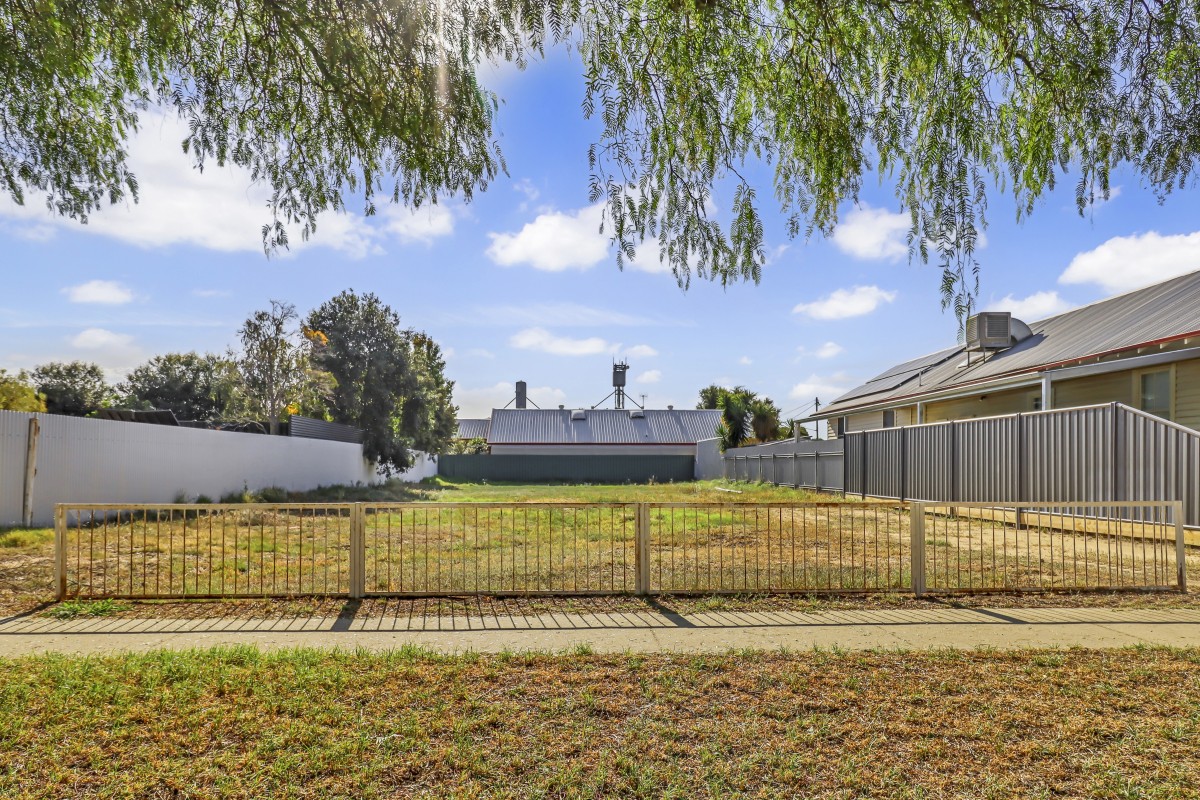 99 Edwardes Street, Deniliquin - Thumbnail 2