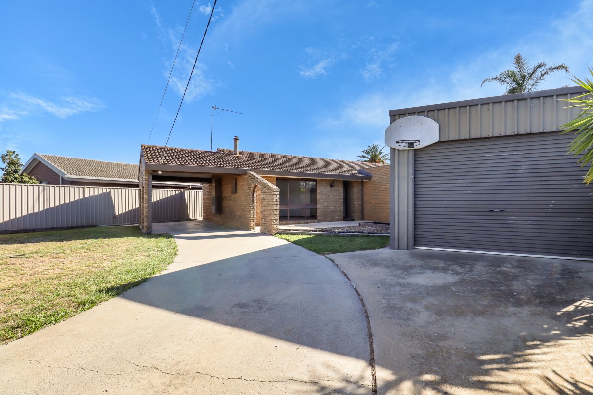 229 Hetherington Street, Deniliquin - Thumbnail 2
