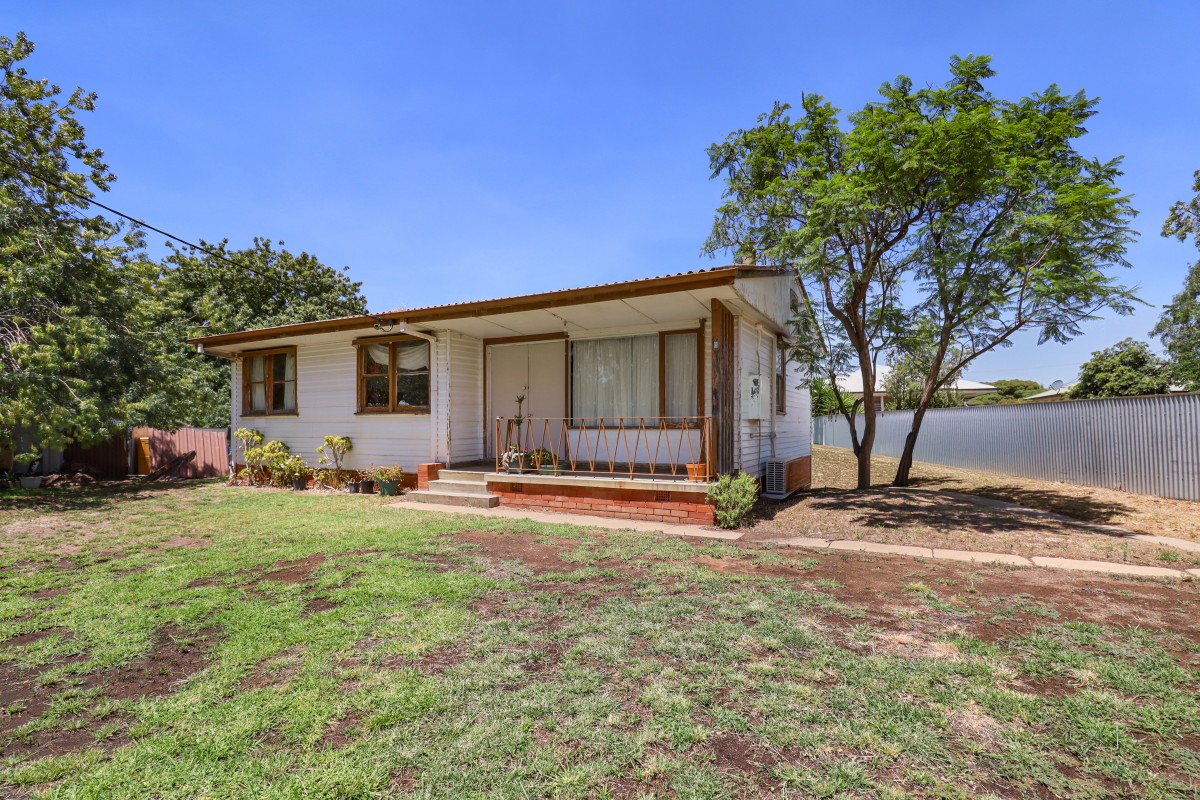 8 Robertson Cres, Deniliquin - Thumbnail 2