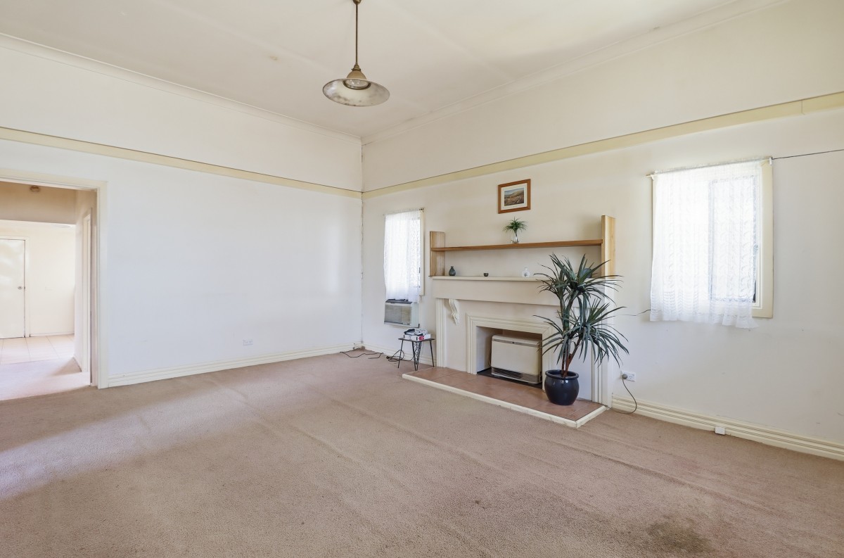 98 Mackenzie Street, Deniliquin - Thumbnail 3