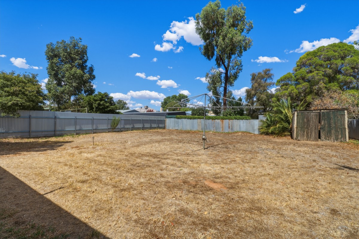 98 Mackenzie Street, Deniliquin - Image 1
