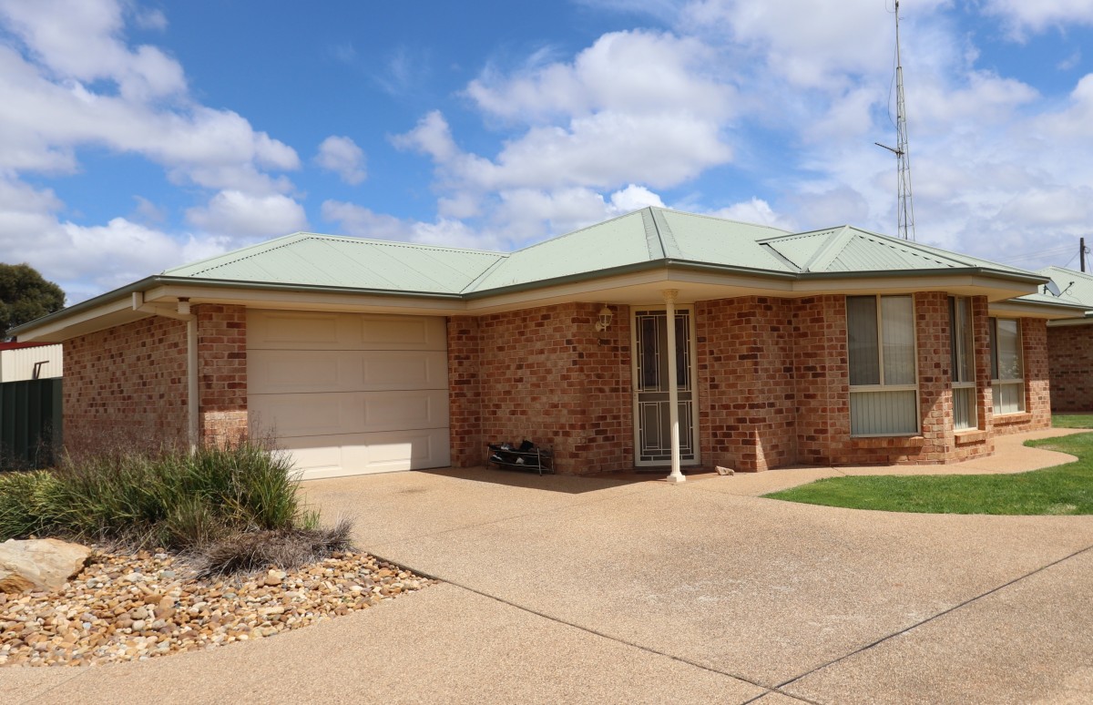 3/115 Operator Street, West Wyalong > Miller & James Real Estate