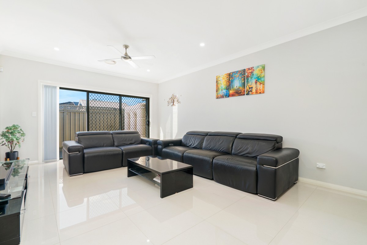5 Sagwan Glade, Schofields - Thumbnail 6