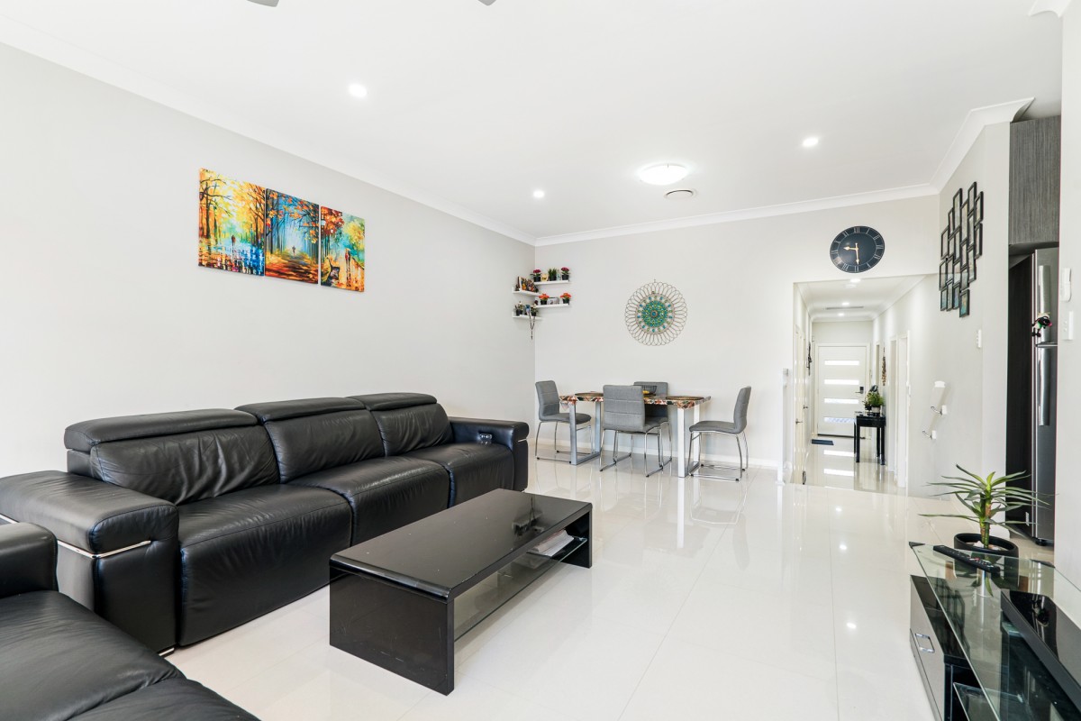 5 Sagwan Glade, Schofields - Thumbnail 4