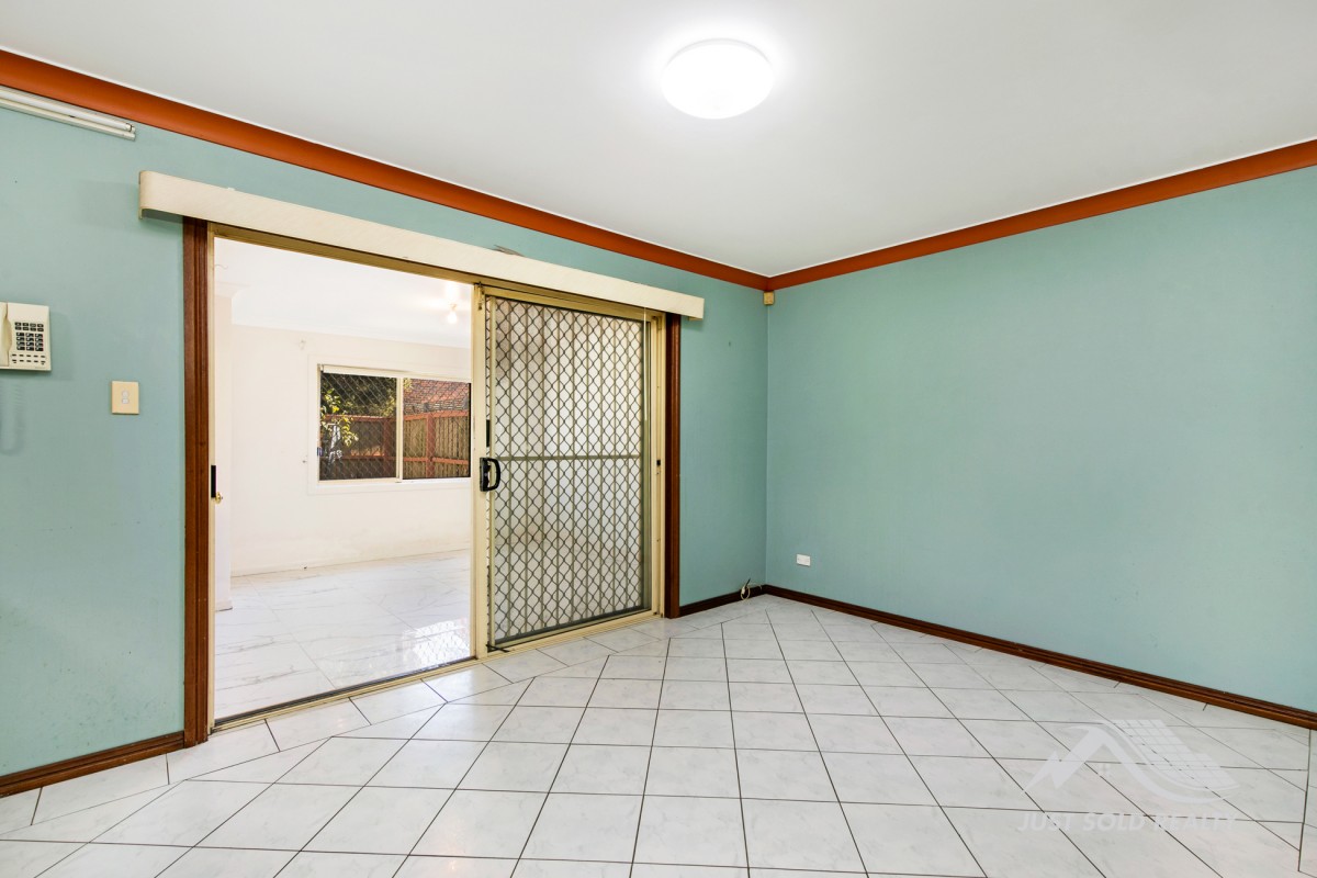 10A Regency Grove, Woodcroft - Thumbnail 5