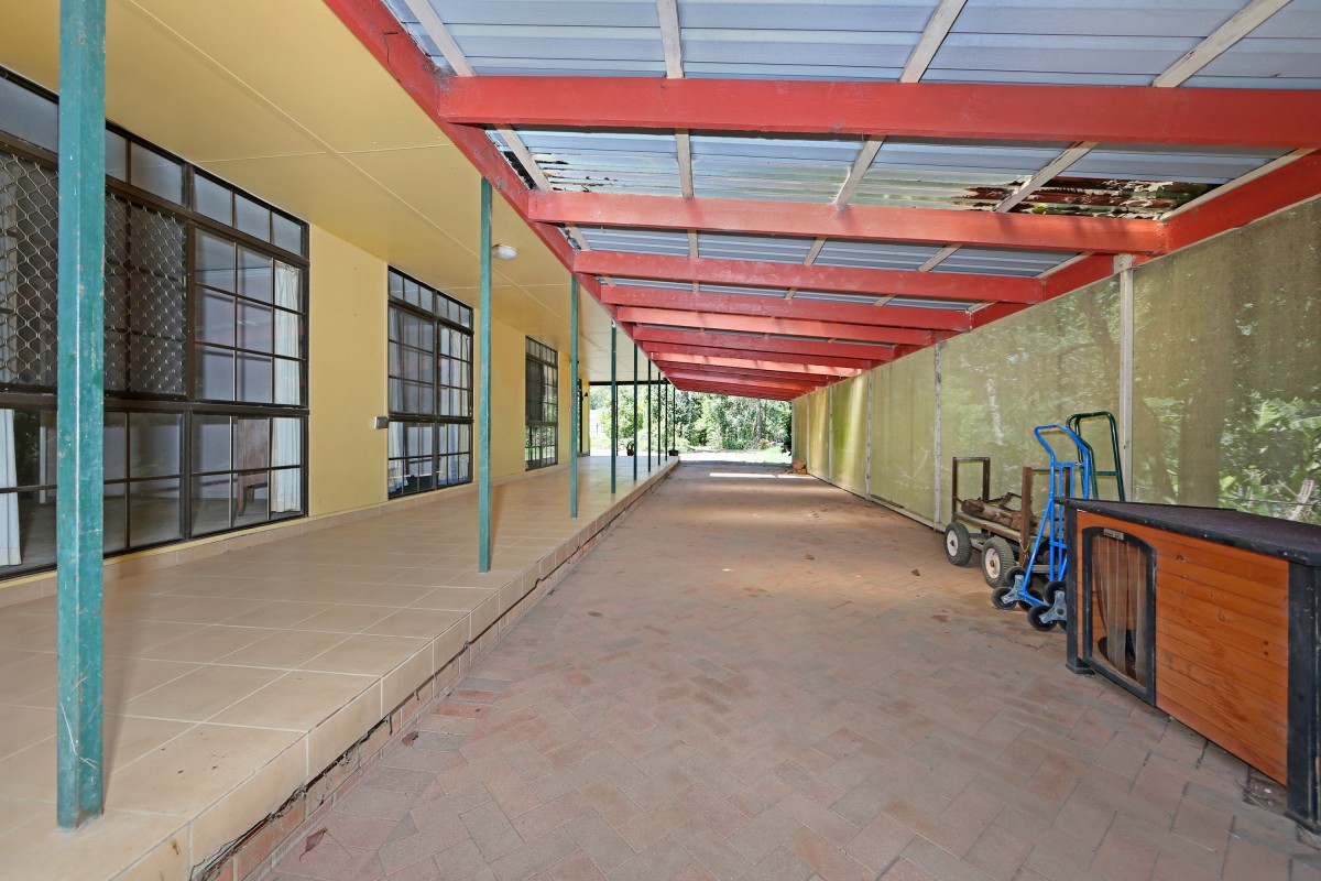 1 Livistona Lane, Glenning Valley - Thumbnail 5