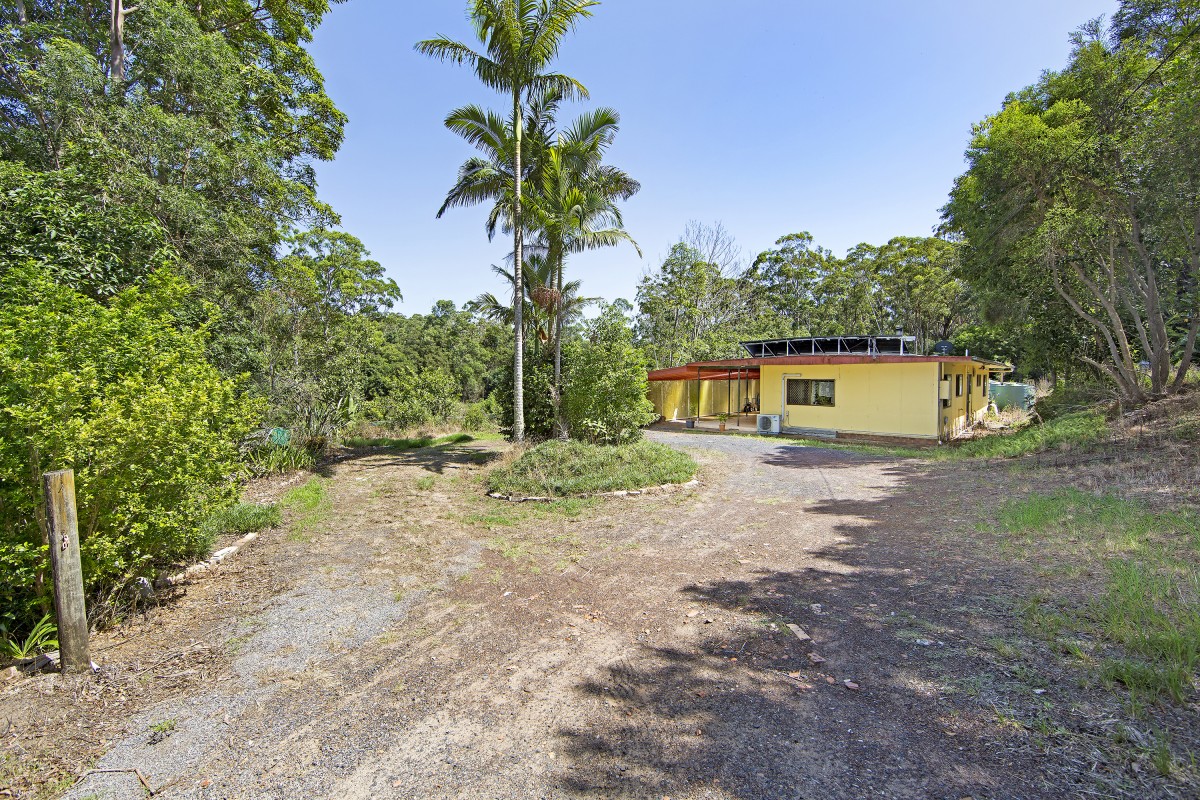 1 Livistona Lane, Glenning Valley - Thumbnail 8
