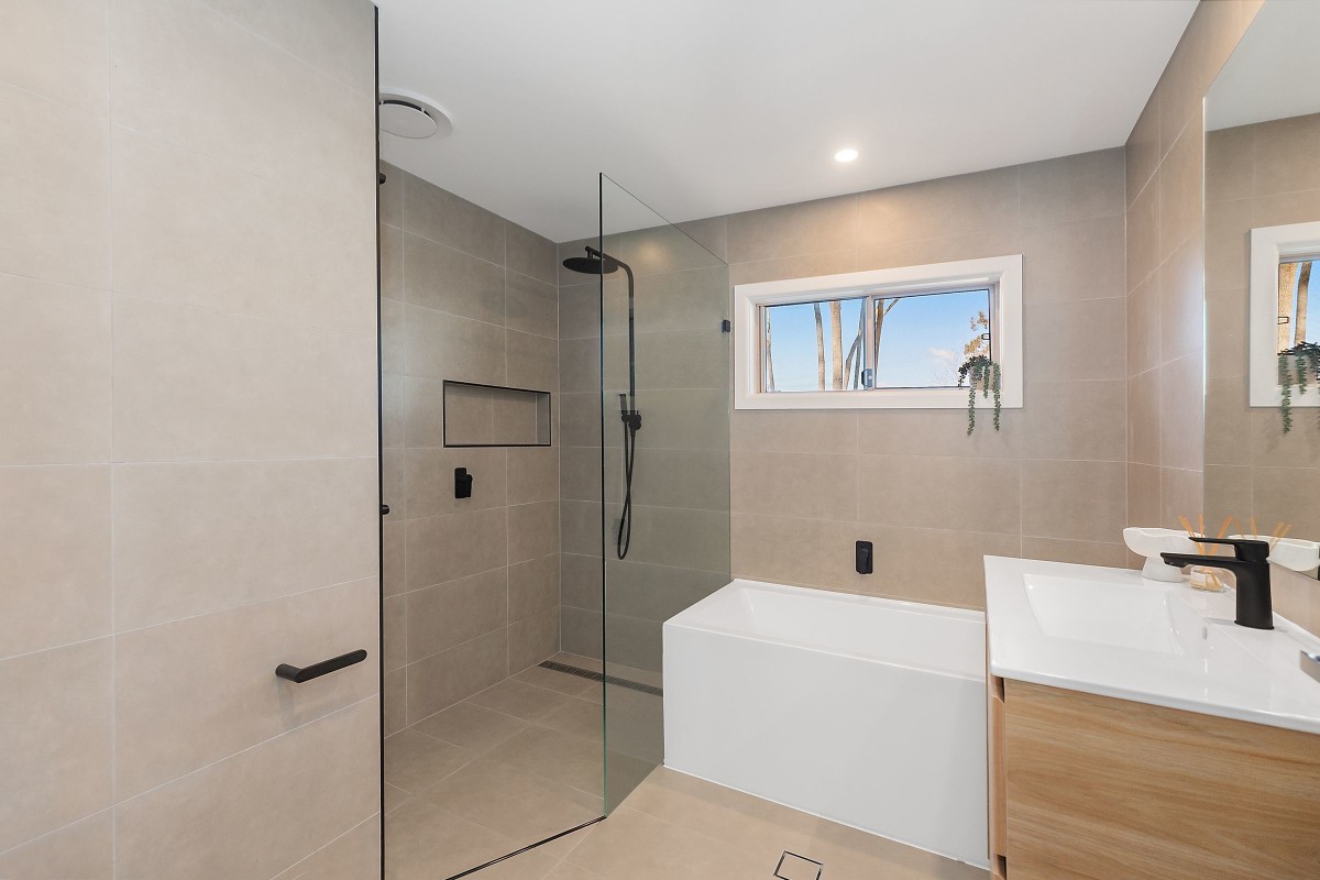 5 Jubilee Parade, Berkeley Vale - Thumbnail 8