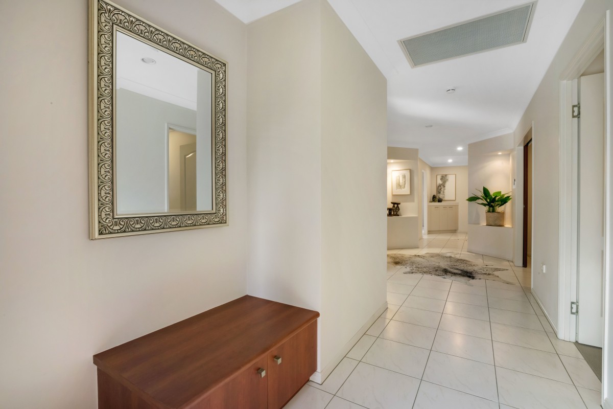 40 Cinnamon Drive, Glenella - Thumbnail 3