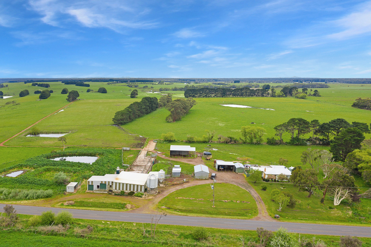125 Coradjil Road, Simpson, VIC, Simpson - Thumbnail 7