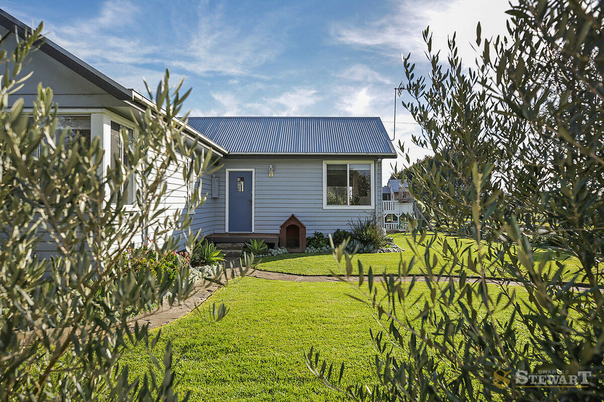136 Jennings Street, Colac, VIC, Colac - Thumbnail 2