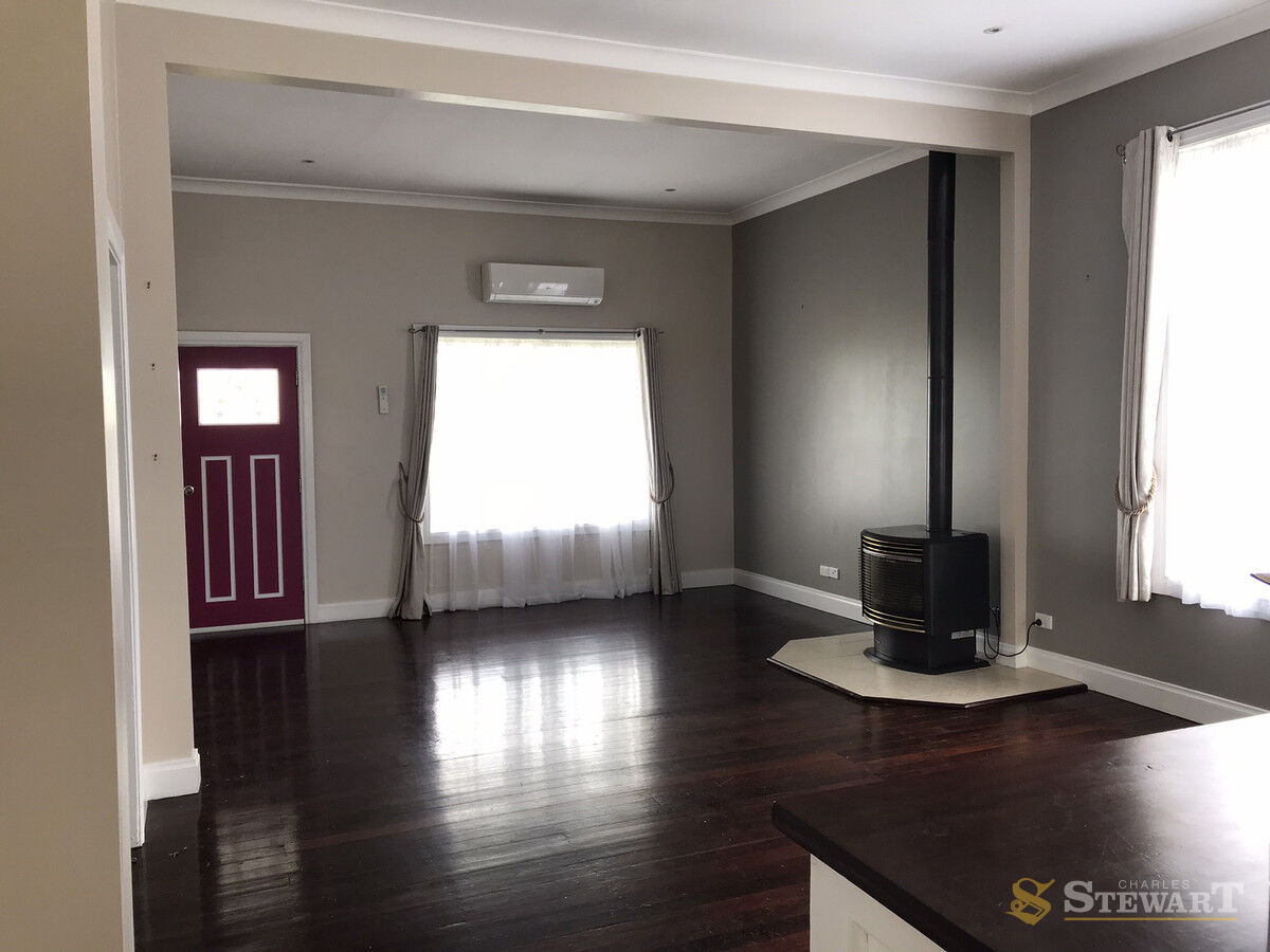 215 Sinclair Street South, Colac, VIC, Colac - Thumbnail 2