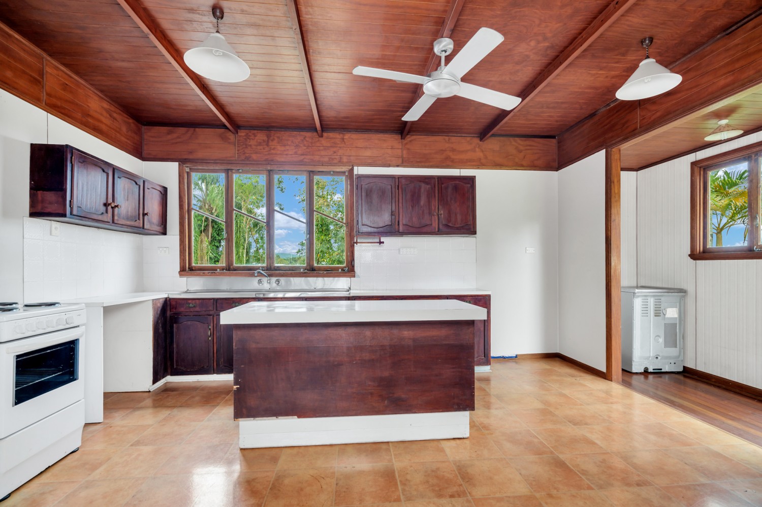 87 Coronation Drive, East Innisfail, East Innisfail - Thumbnail 2