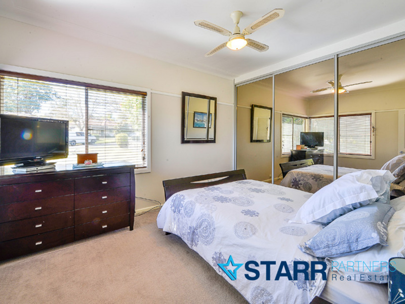 37 Chisholm Crescent, Bradbury - Thumbnail 3