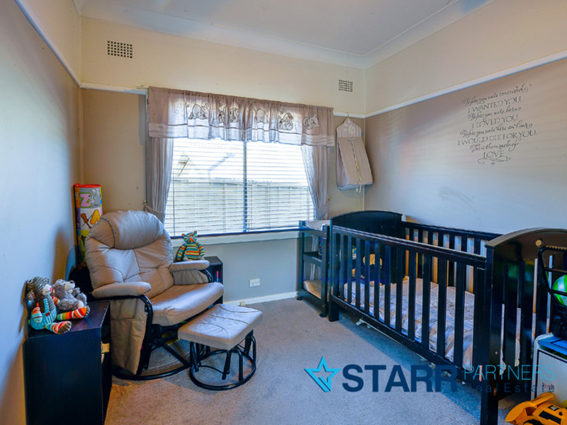 37 Chisholm Crescent, Bradbury - Thumbnail 4