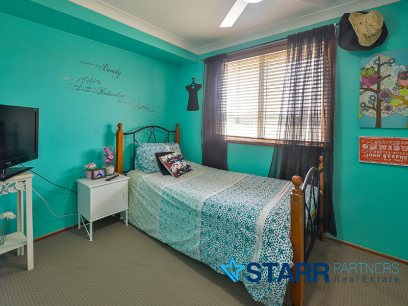 15 Carbasse Crescent, St Helens Park - Thumbnail 4