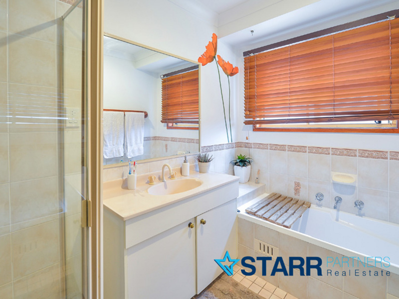 15 Carbasse Crescent, St Helens Park - Thumbnail 5
