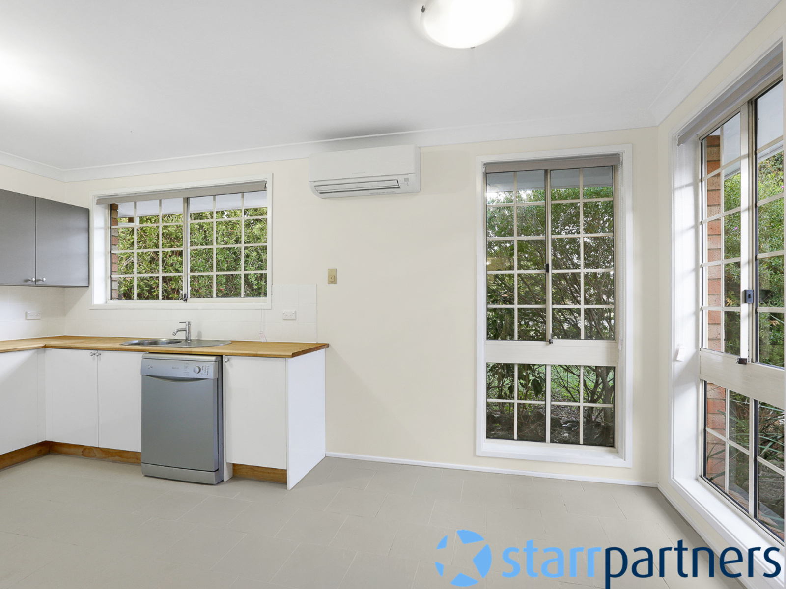 8 Moncrieff Close, St Helens Park - Thumbnail 2