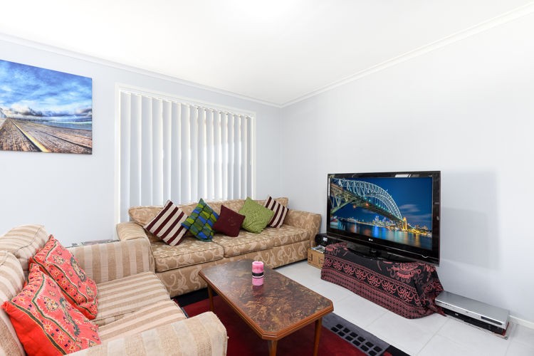 1/3 Withnell Crescent, St Helens Park - Thumbnail 7