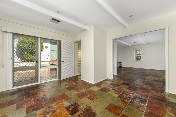 12 Dewrang Avenue, Bradbury - Thumbnail 4