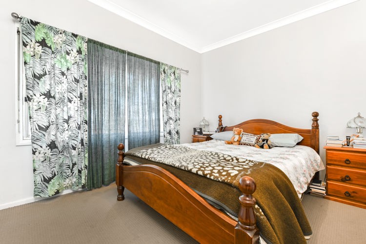 53 Campbellfield Avenue, Bradbury - Thumbnail 3