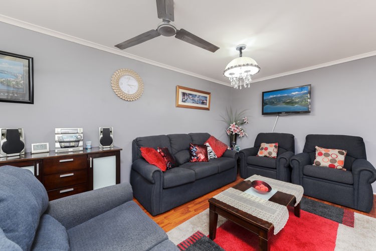 2/49 Diamontina Avenue, Kearns - Thumbnail 2