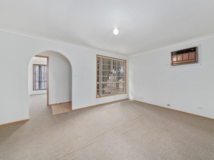 10 Carandini Street, St Helens Park - Thumbnail 2