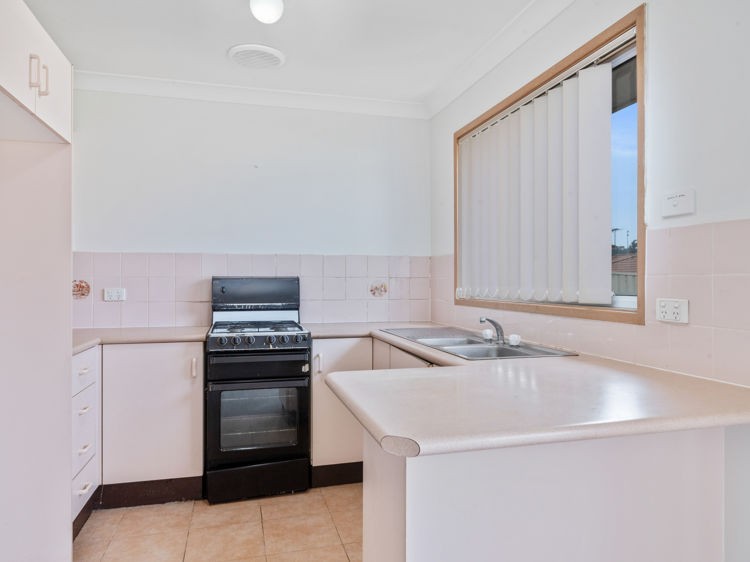 10 Carandini Street, St Helens Park - Thumbnail 3