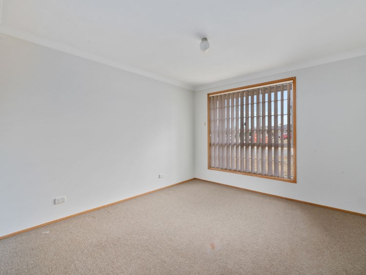 10 Carandini Street, St Helens Park - Thumbnail 5