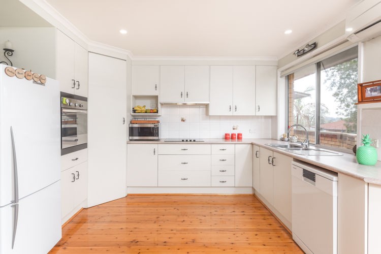 11 Aminya Crescent, Bradbury - Thumbnail 3