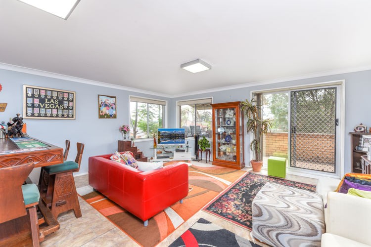 11 Aminya Crescent, Bradbury - Thumbnail 8