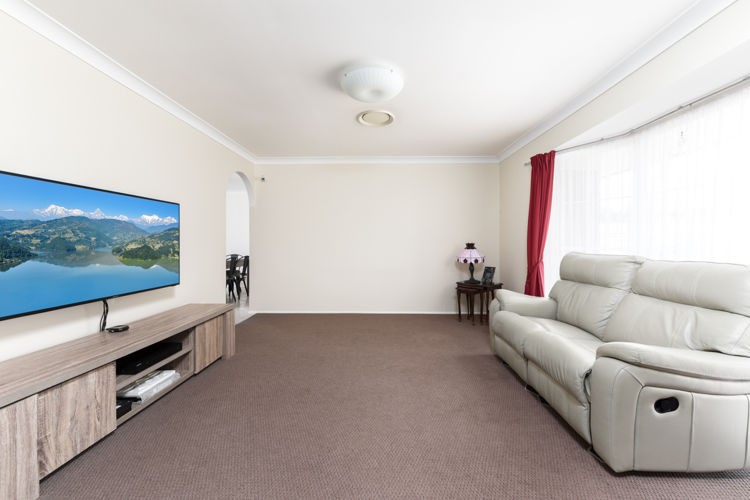 8 De Havilland Crescent, Raby - Thumbnail 2