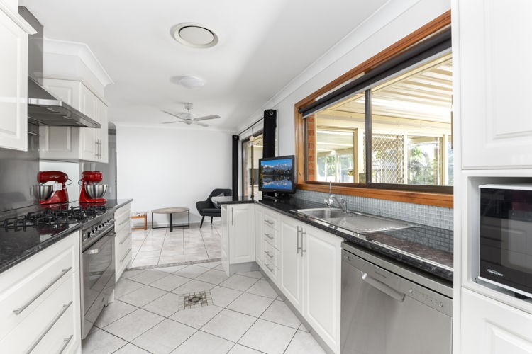 8 De Havilland Crescent, Raby - Thumbnail 3