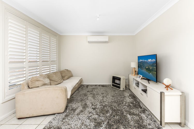 1/12 Cougar Place, Raby - Thumbnail 2