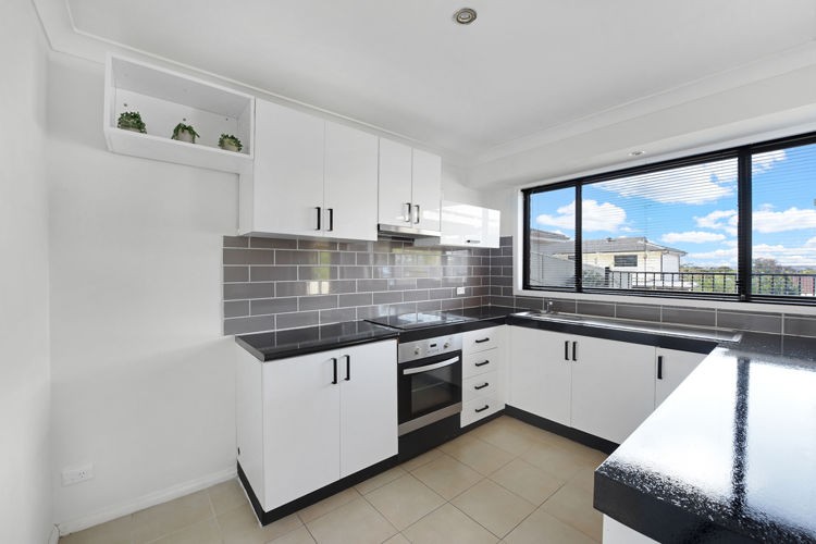 24 Chardonnay Avenue, Eschol Park - Thumbnail 2