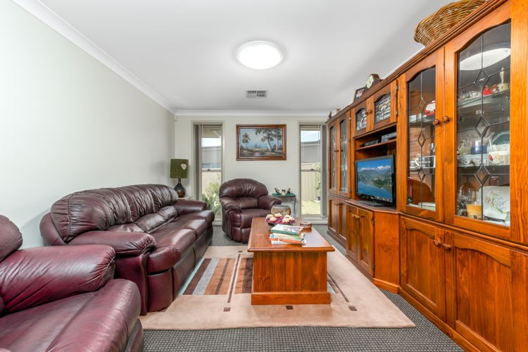 137 Kellerman Drive, St Helens Park - Thumbnail 4