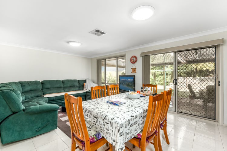 137 Kellerman Drive, St Helens Park - Thumbnail 3