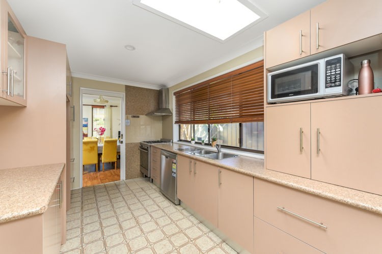 18 Wandarra Crescent, Bradbury - Thumbnail 4