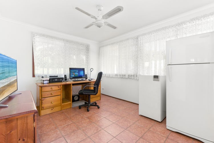 22 Elouera Crescent, Woodbine - Thumbnail 6