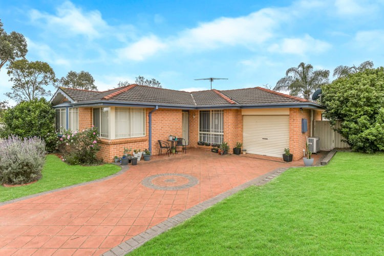 25 Elliot Place, St Helens Park - Image 1