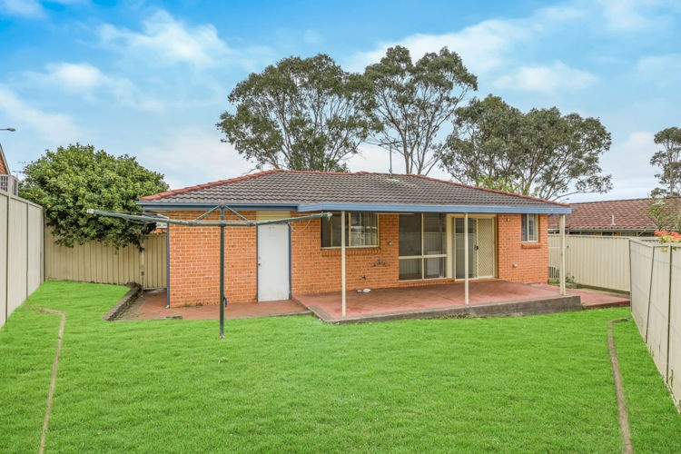 25 Elliot Place, St Helens Park - Thumbnail 8