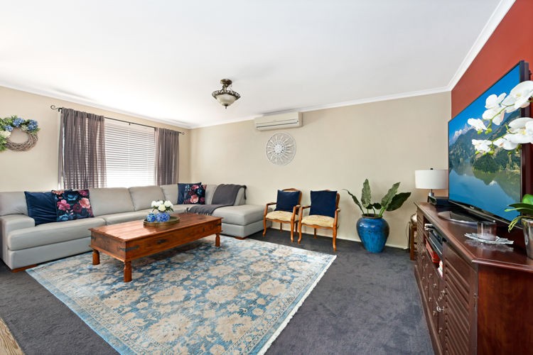 78 Carbasse Crescent, St Helens Park - Thumbnail 5