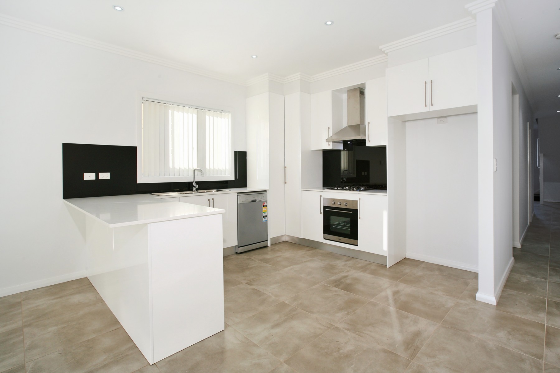 16a Allison Road, Guildford - Thumbnail 2