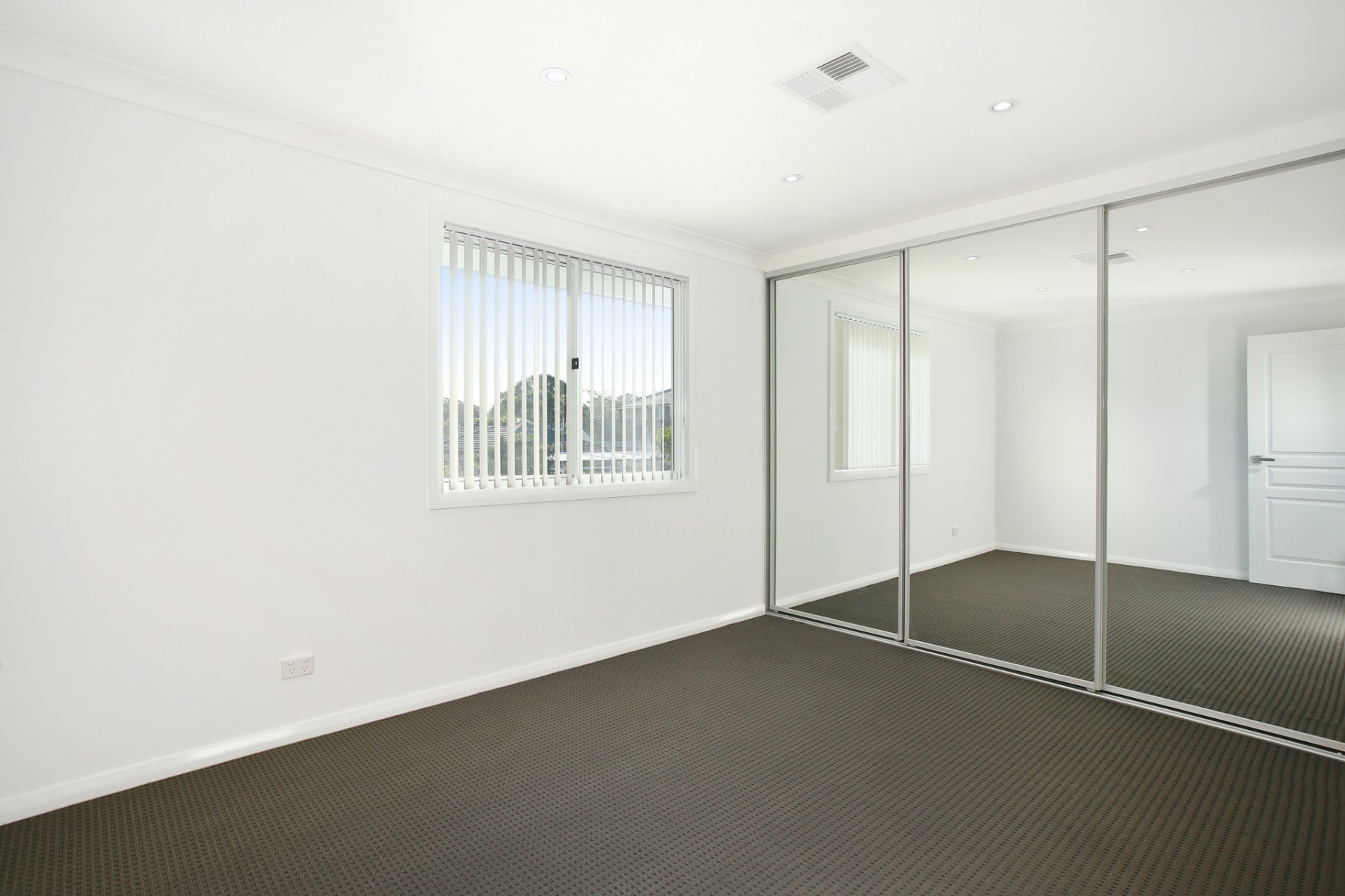 16 Allison Road, Guildford - Thumbnail 6