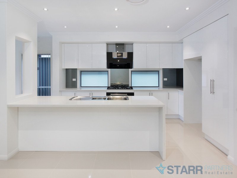 17 Faulds Road, Guildford - Thumbnail 2