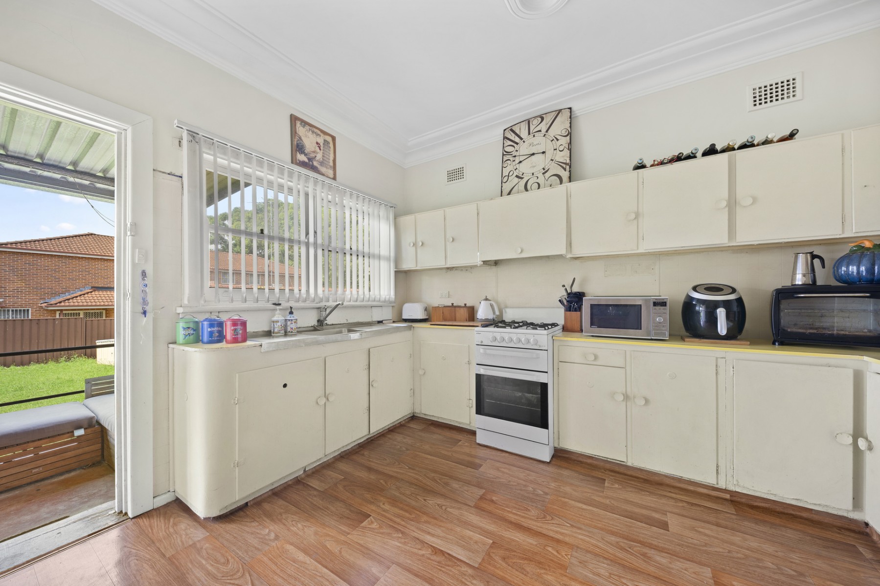 26 The Esplanade, Guildford - Thumbnail 3
