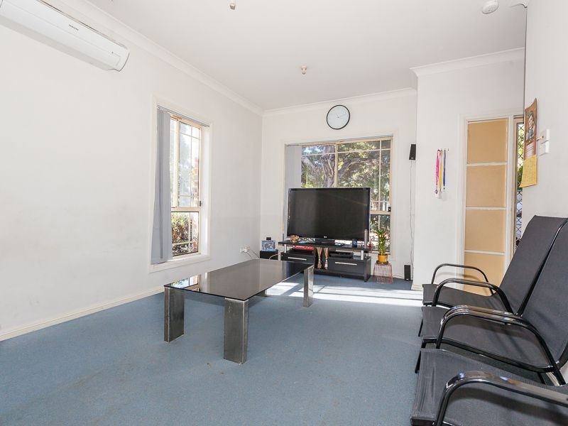 1/90 Gilba Road, Girraween - Thumbnail 2