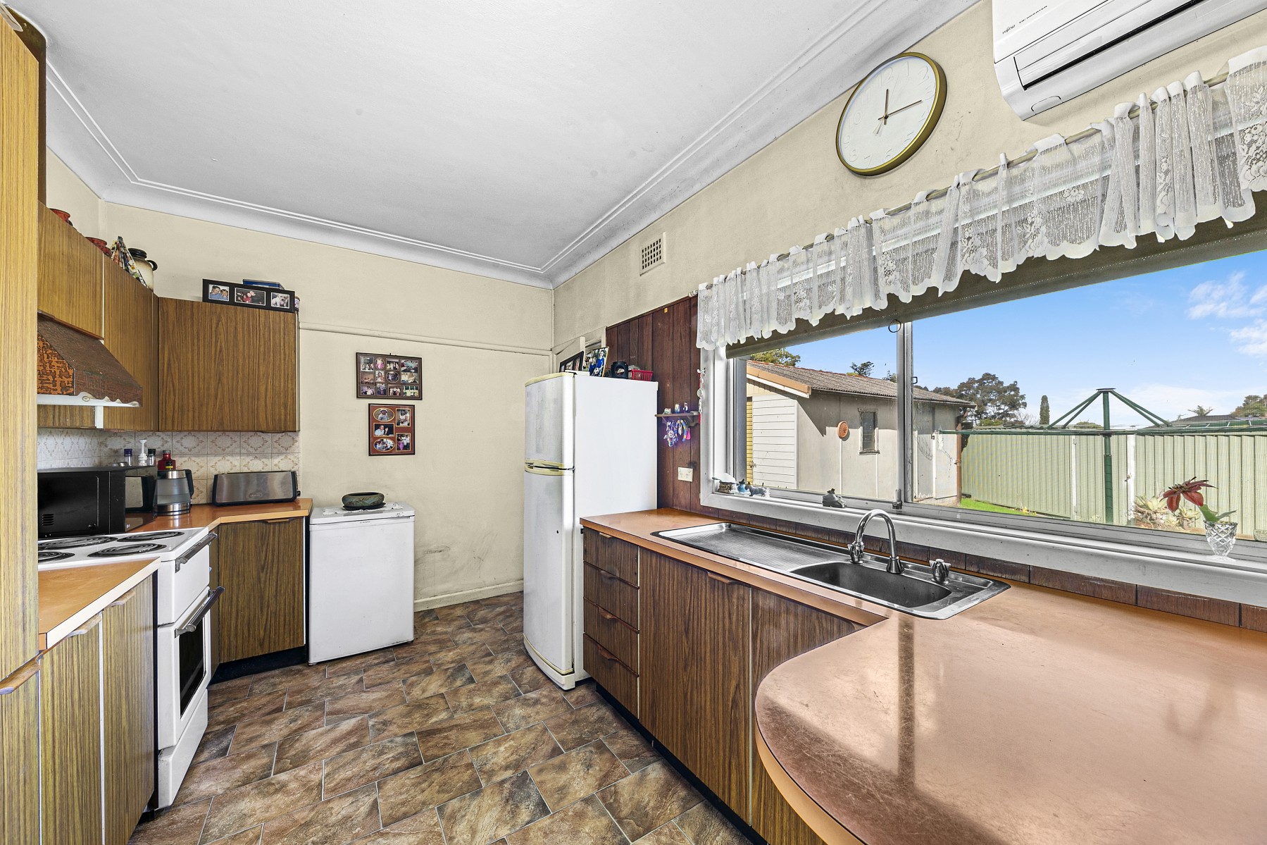 10 Chiltern Road, Guildford - Thumbnail 2